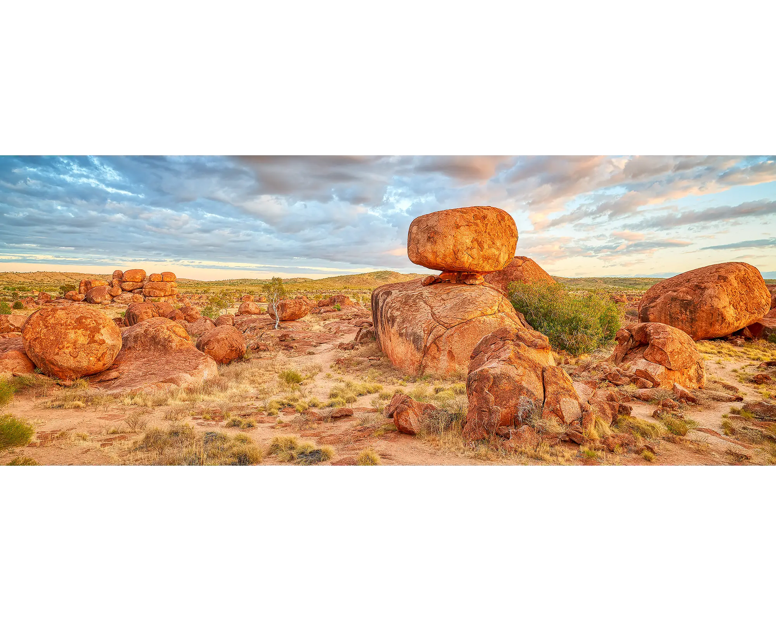 Balanced. Rock Devils Marbles, Northern Territory, Australia.