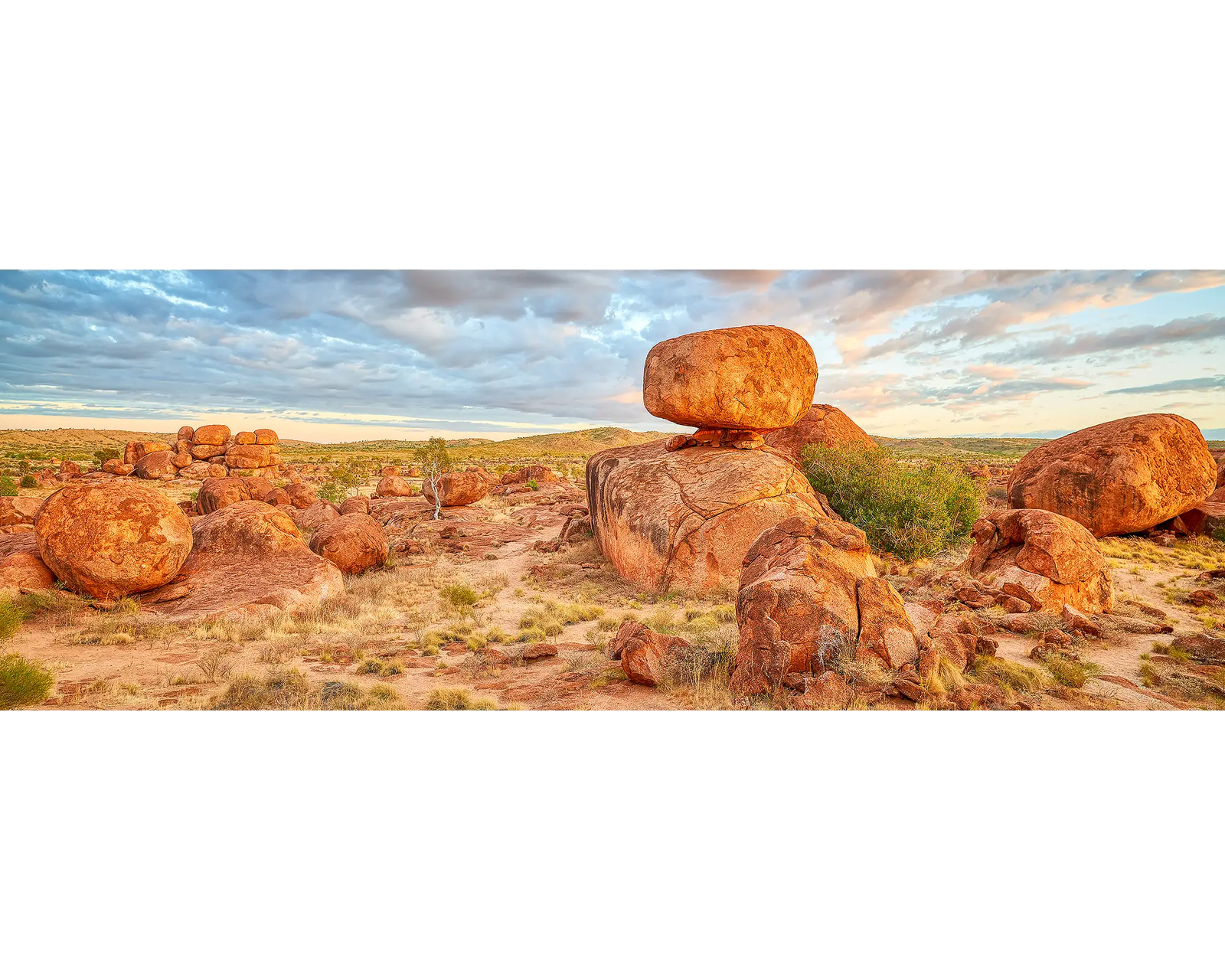 Karlu Karlu / Devils Marbles under a cloudy sky, Northern Territory.
