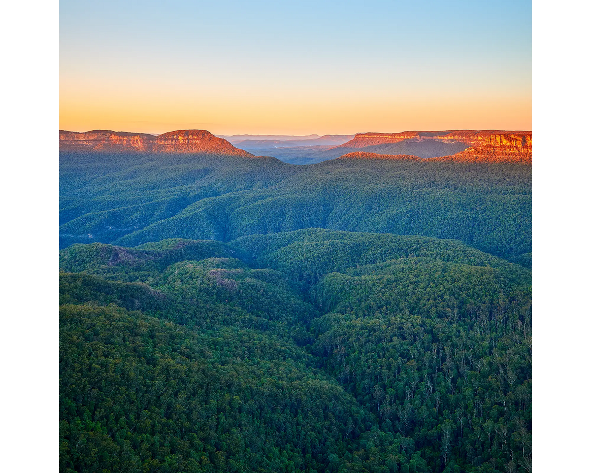 Sunrise over the Blue Mountains National Park, NSW. 