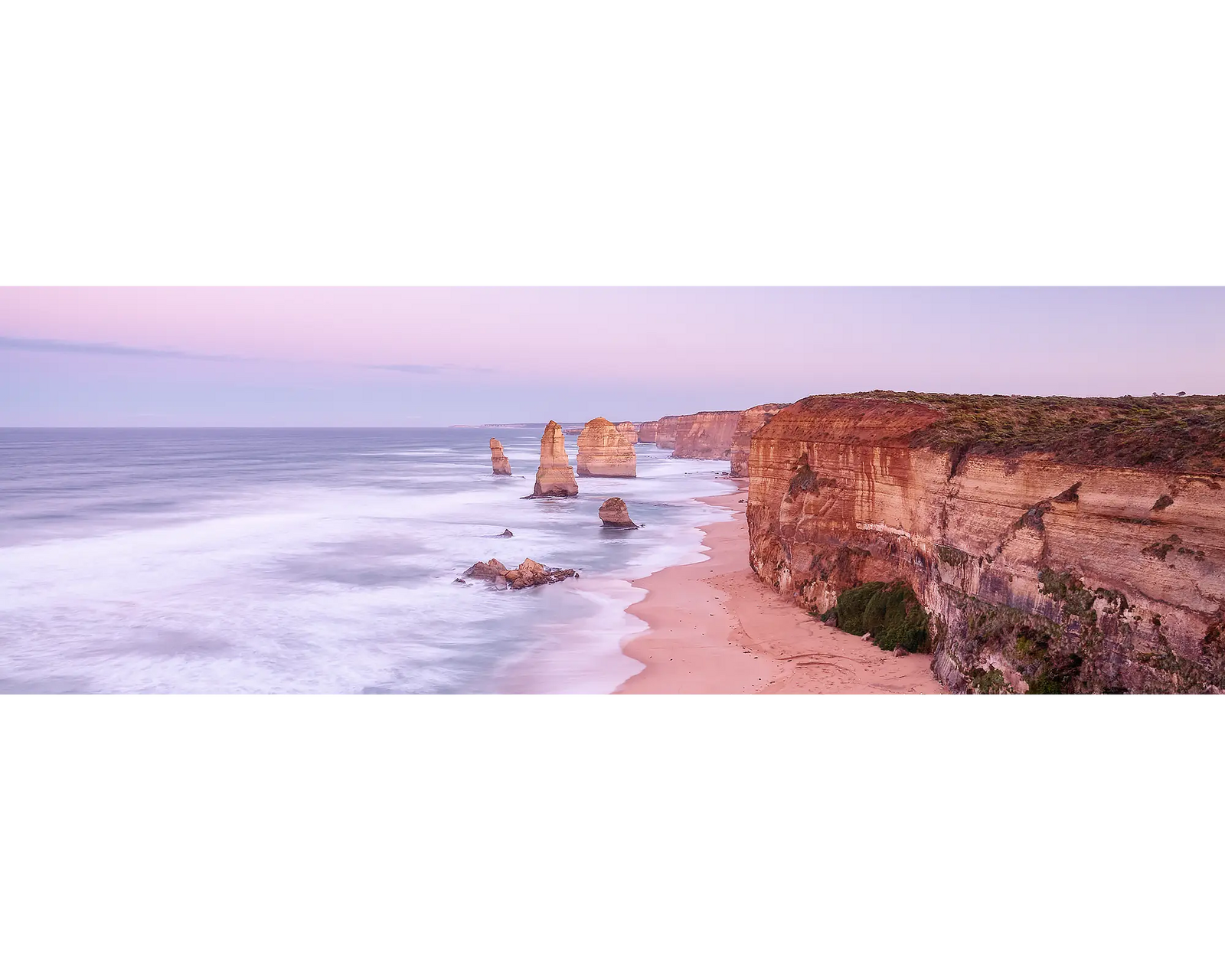 Dawn at the Apostles. Twelve Apostles, Great Ocean Road, Victoria, Australia.