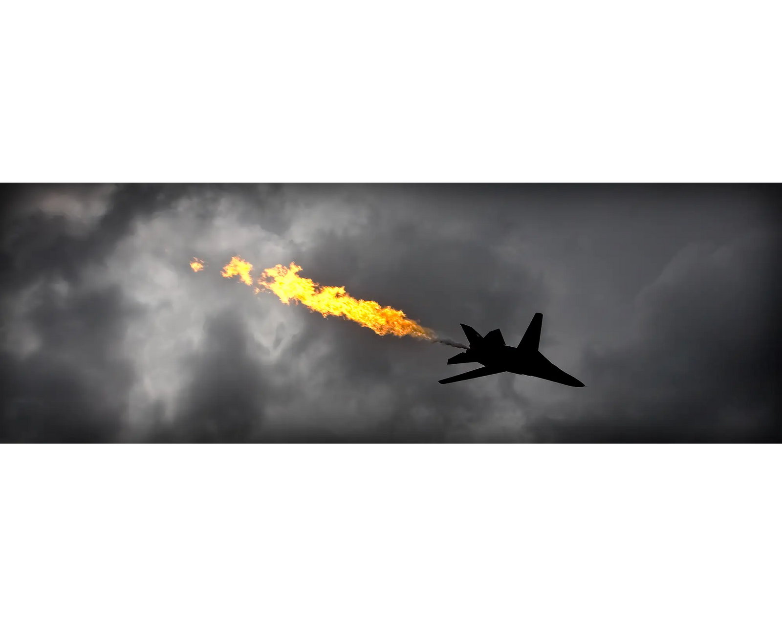 Dump and Burn. Australian Air Force, 1 Squadron f-111.