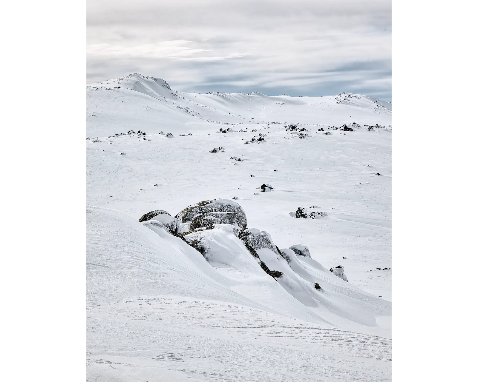 Etheridge Lines. Winter snow on Etheridge Ridge, Kosciuszko National Park, Australia.