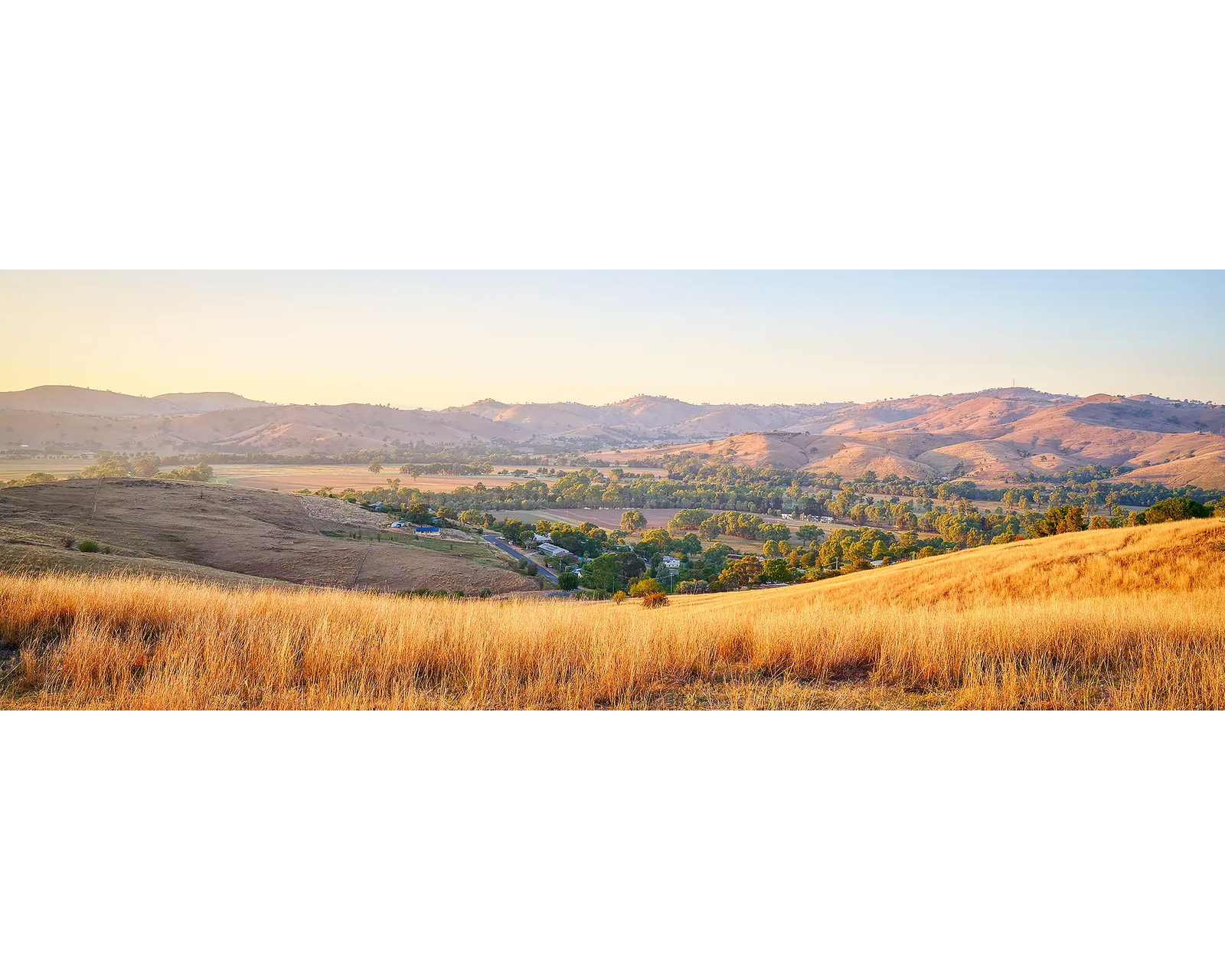 Golden Riverina. Sunrise over Gundagai, New South Wales, Australia.