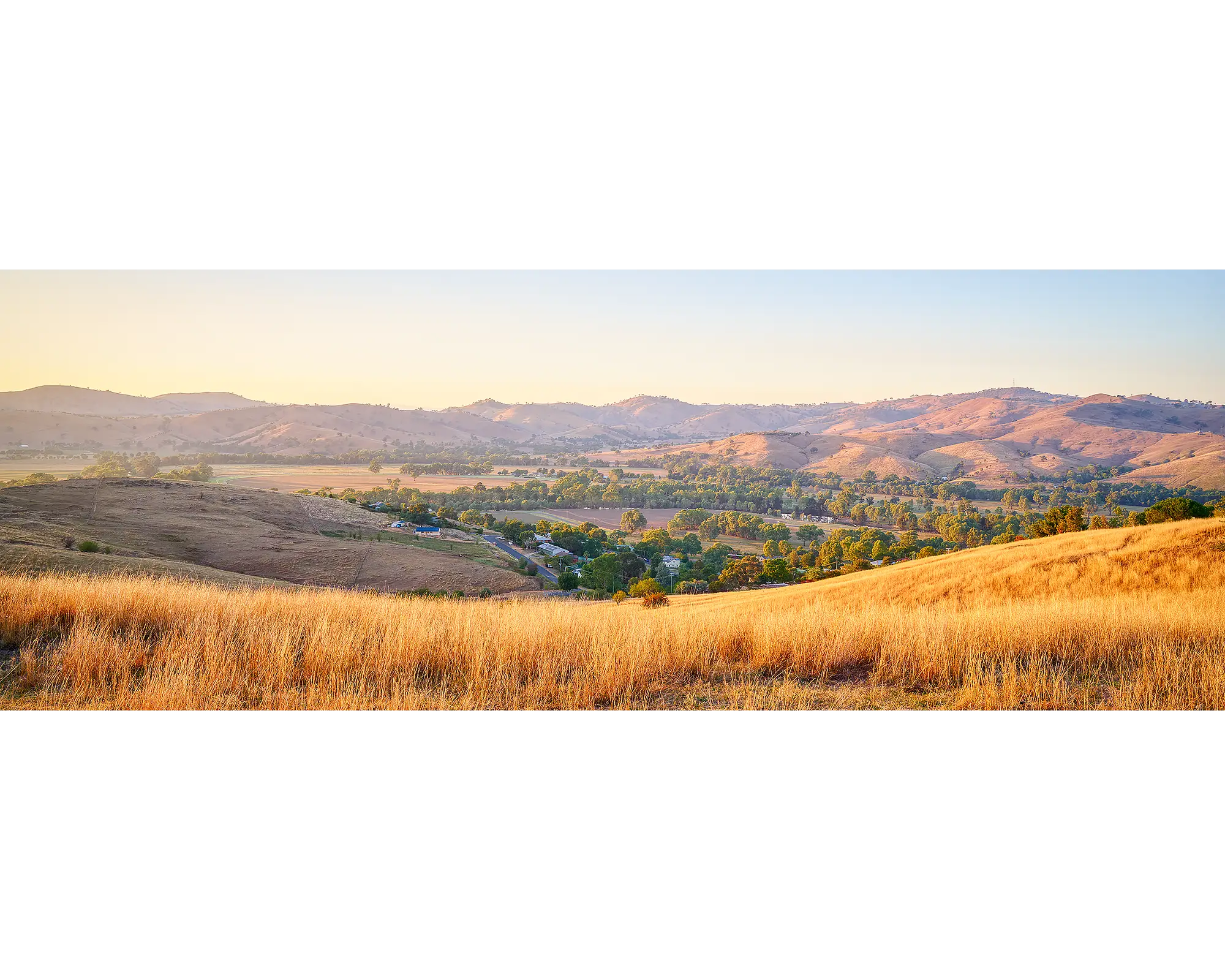 Golden Riverina. Sunrise over Gundagai, New South Wales, Australia.