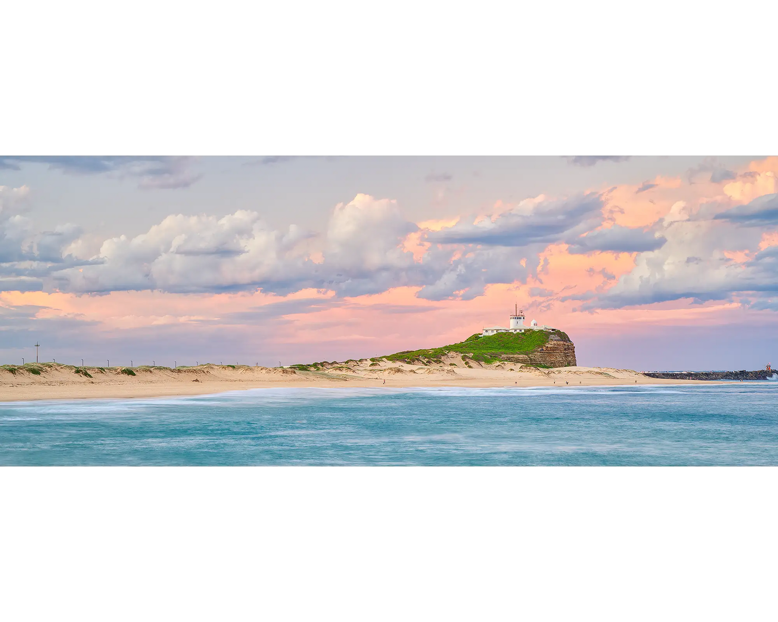 Newcastle Magic. Pink sunset over Nobbys Beach, Newcastle