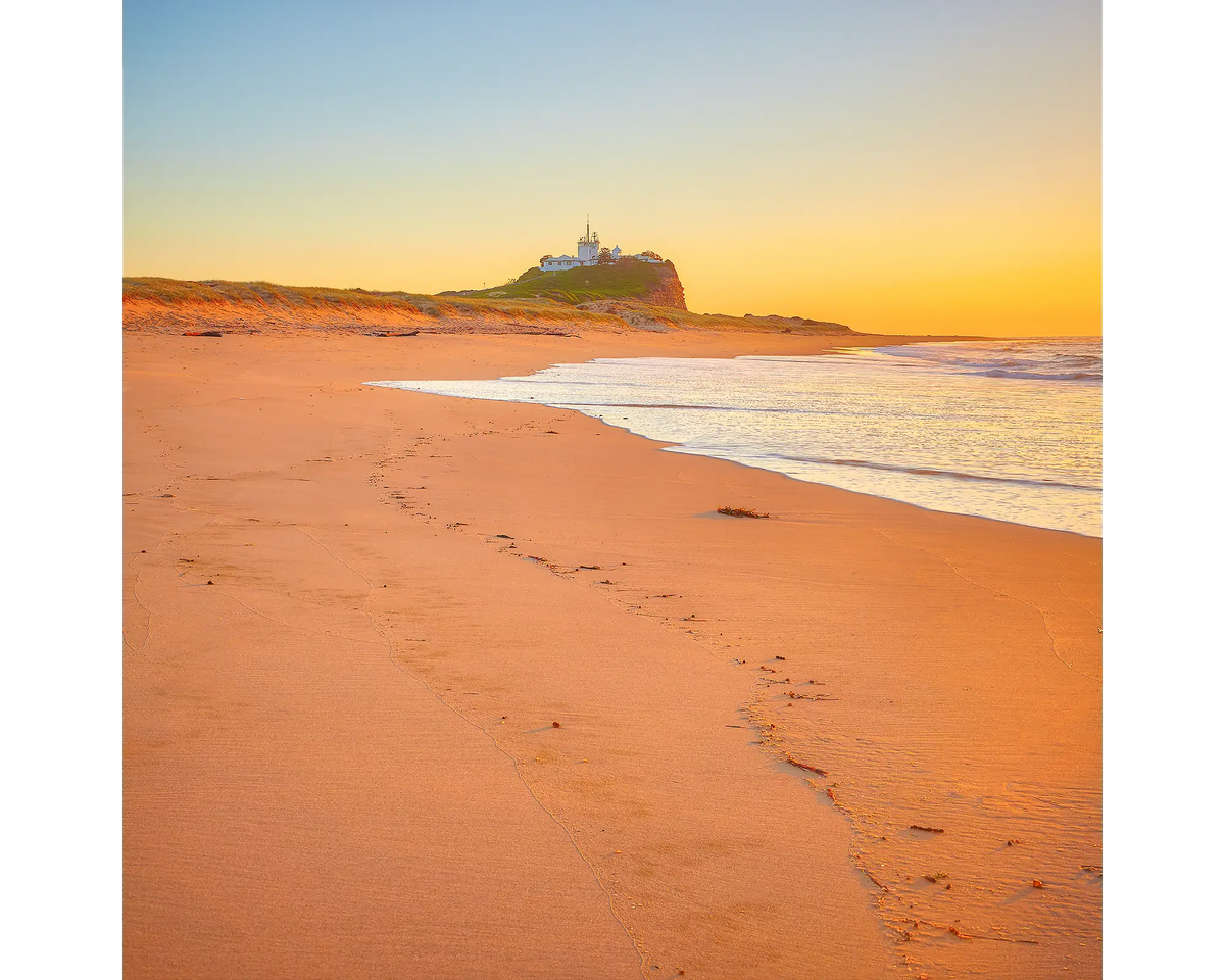 Newcastle Nostalgia - sunrise at Nobby&#39;s Beach, Newcastle.