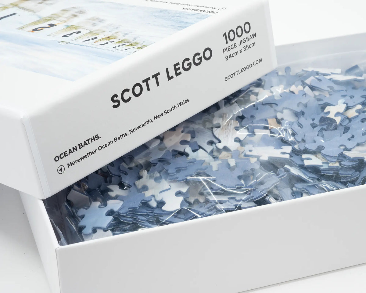 Ocean Baths. 1000 piece jigsaw puzzle of Merewether Ocean Baths, Newcastle, open box showing puzzle pieces.
