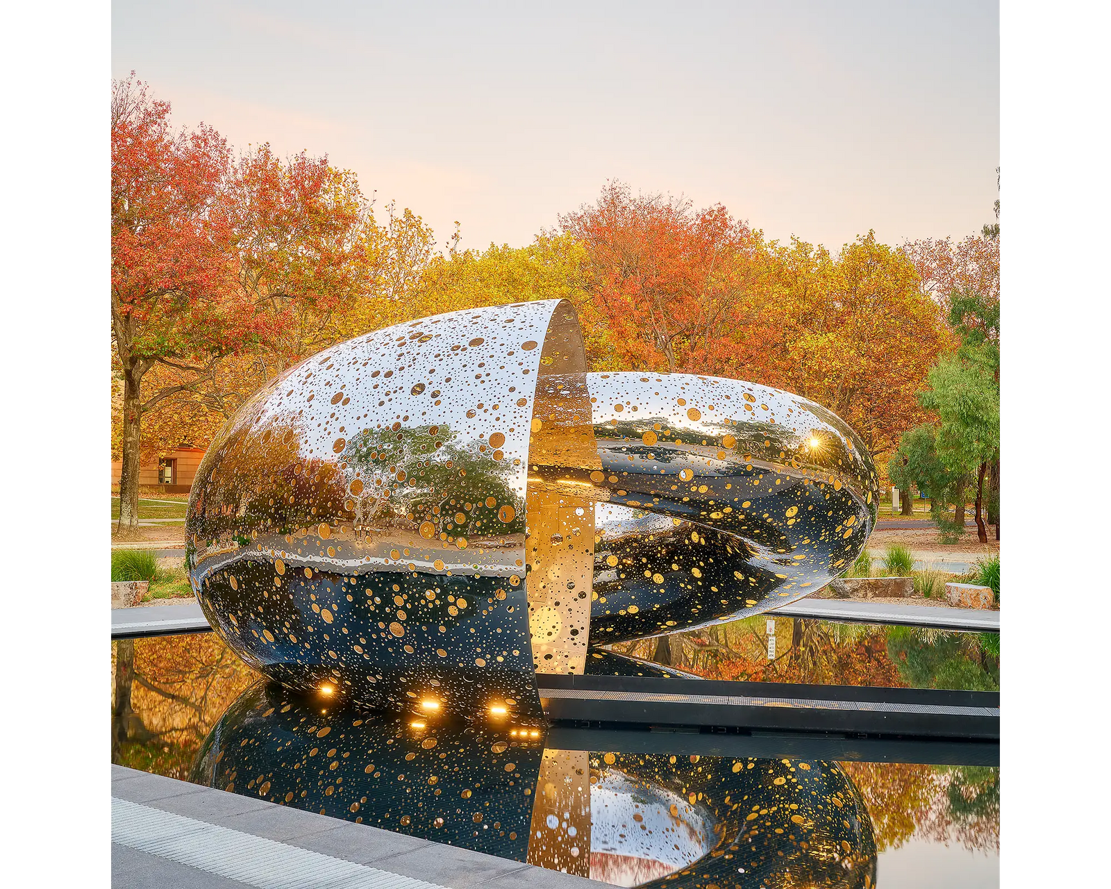 Orange Cocoon. Ouroboros sculpture by Lindy Lee, National Gallery Of Australia.