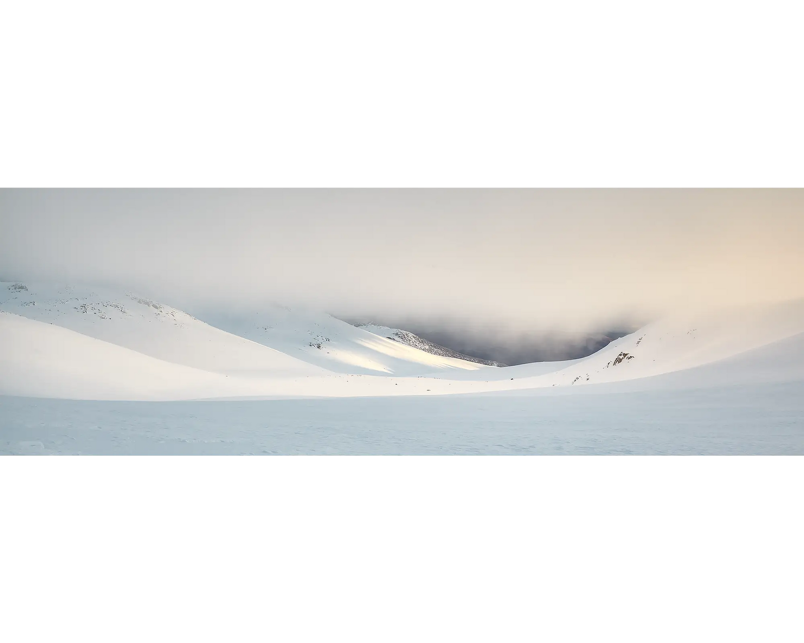 The Chute. Snow and fog, Kosciuszko National Park, New South Wales, Australia.