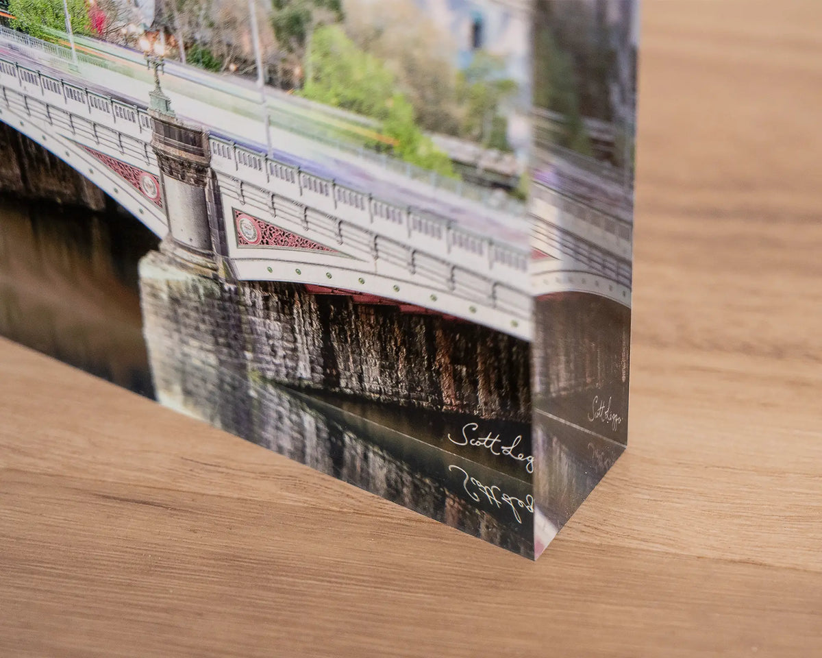 Top End. Acrylic block of Melbourne city views, corner close-up details. 