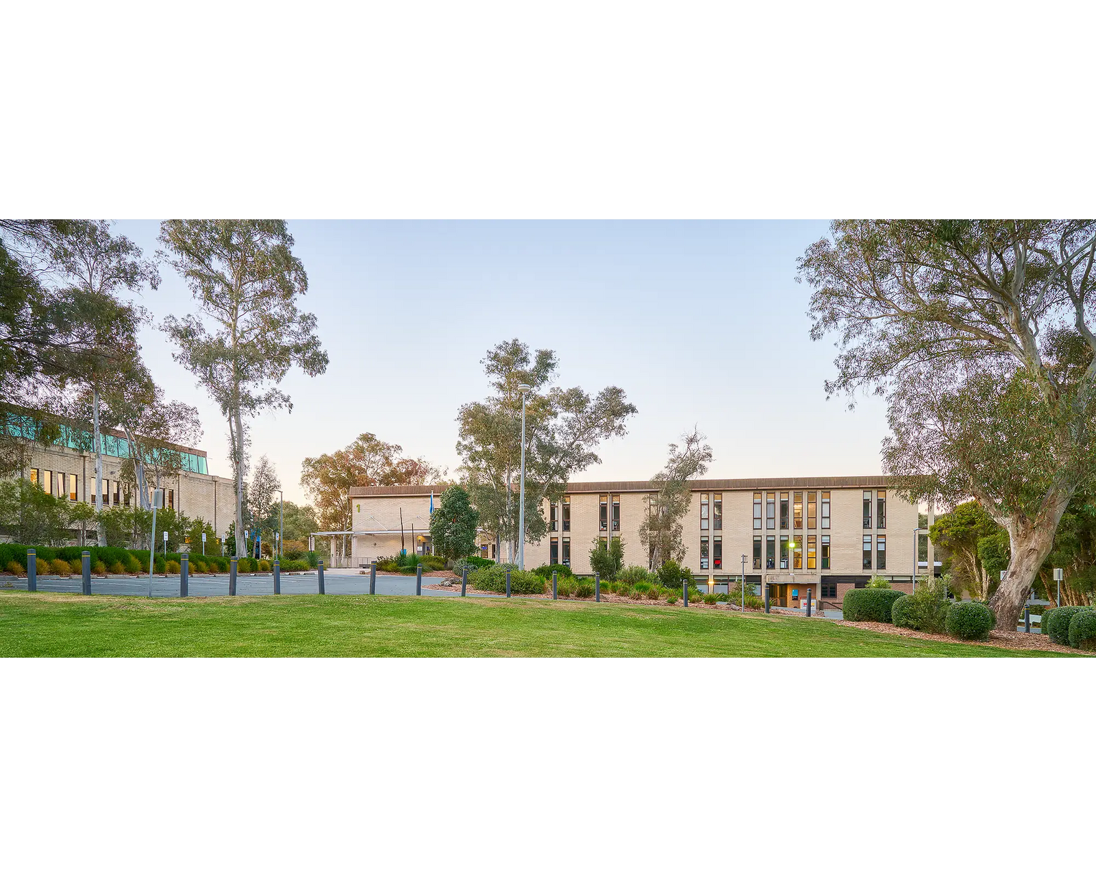 University Of Canberra.